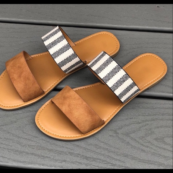 🔥SALE🔥⭐️💕Gingham & Tan Banded Flats! - Picture 3 of 3